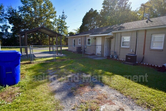 Building Photo - 632 White Oak Dr