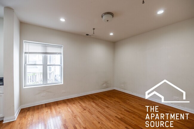 Building Photo - 1157 W Lunt Ave