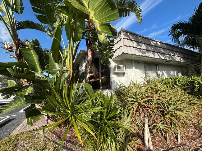 Building Photo - 185 Valencia H