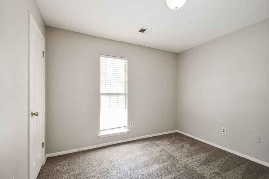 Building Photo - 7082 Layne Dr