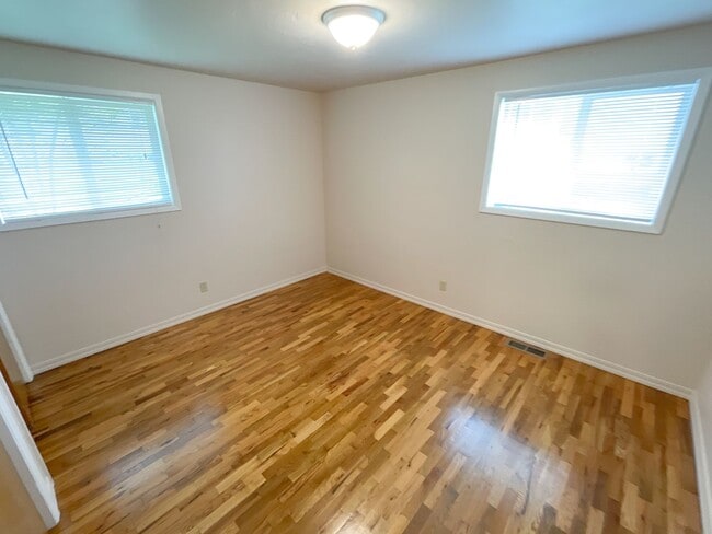 Building Photo - 3 Bedroom, 2 Bath Moyina Heights Home
