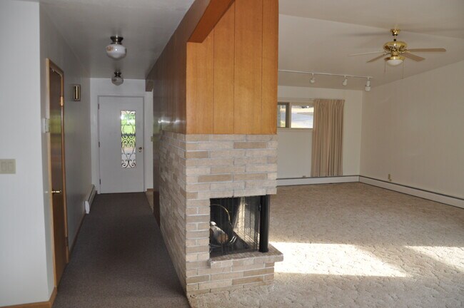 Great room looking north - 1111 Forest St