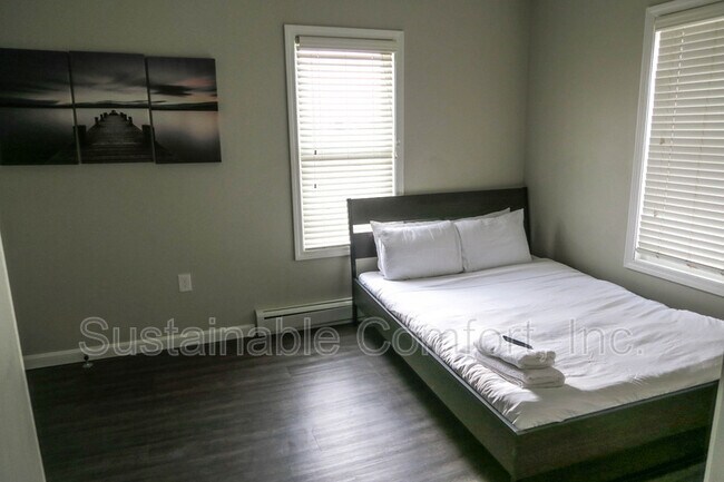 Building Photo - 44 Gage St