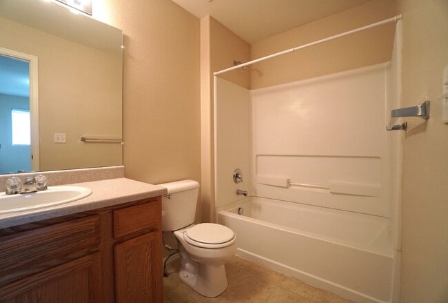 Building Photo - 862 Red Thistle View