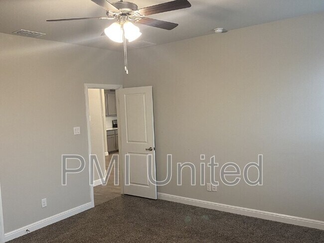 Building Photo - 249 Irish Moss Dr