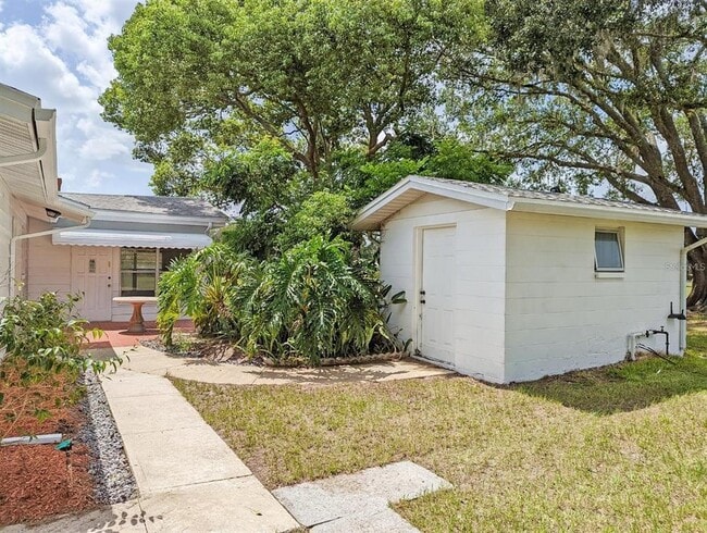 Building Photo - 18110 Dorman Rd