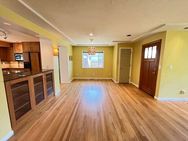 Building Photo - Amazing NE Portland 4Bd + 3Ba ~ House Sola...