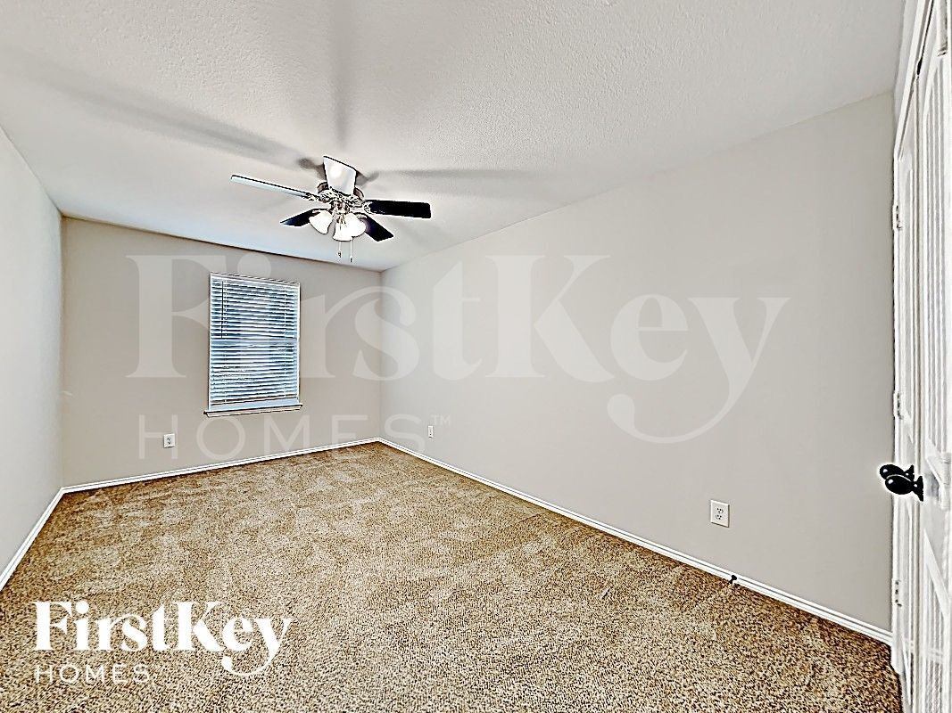 Building Photo - 3001 Wren Ln