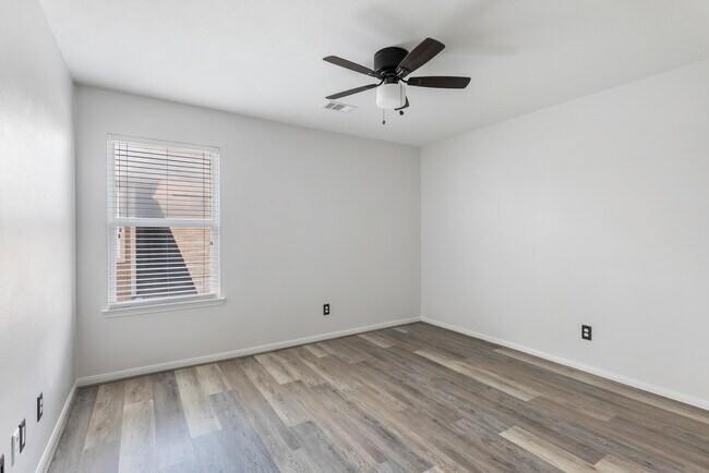 Building Photo - 9960 Cassowary Dr