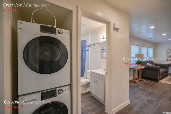 Building Photo - Martin Triplex