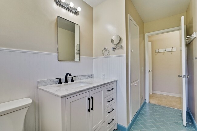 Building Photo - Midcentury Willow Glen Charmer ~ Close to ...