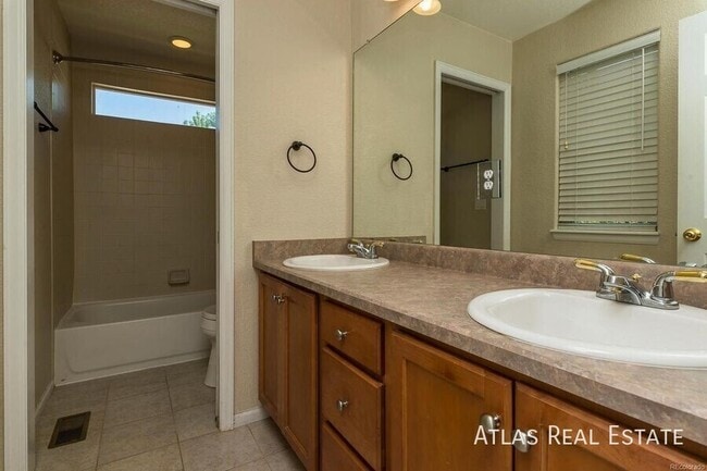 Building Photo - 9539 E Iowa Cir