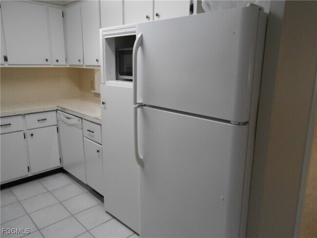 Building Photo - 241 Thistle Ct