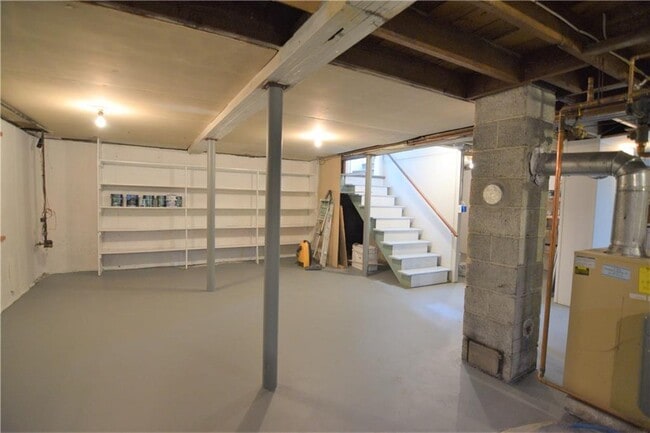 Building Photo - 5 Holten Ave
