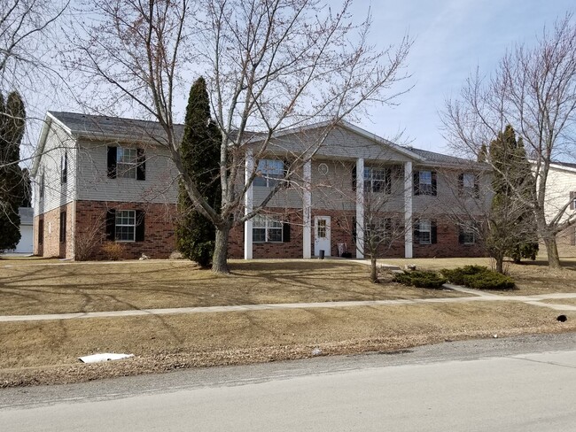 Building Photo - 2228 Sylvan Way