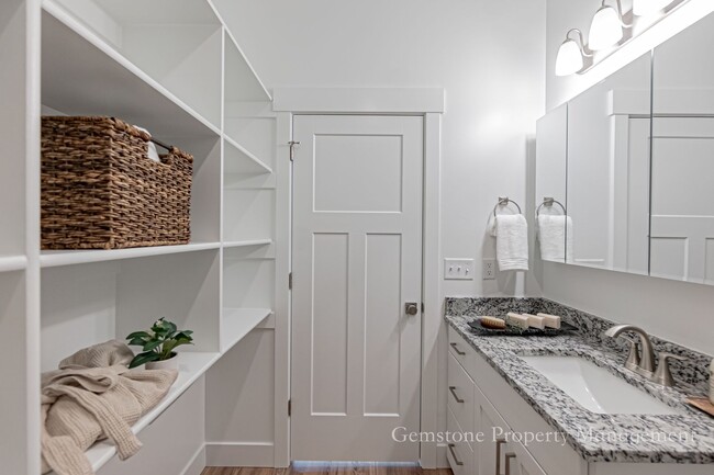 Building Photo - END UNIT - Darling 3 Bed 2.5 bath townhome...