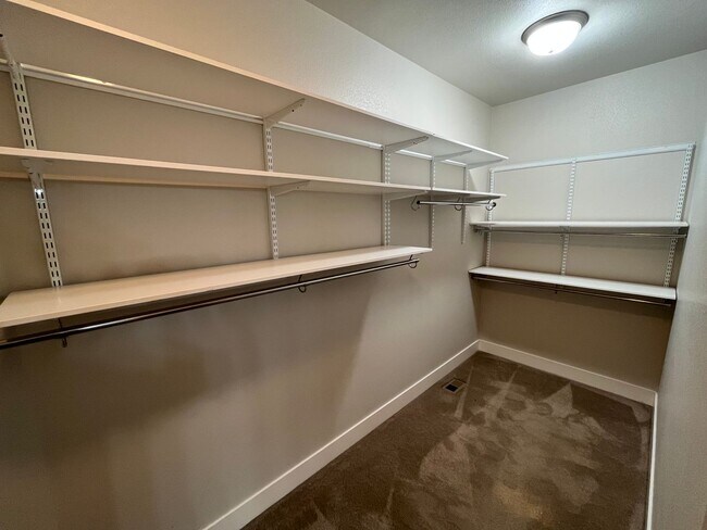 Building Photo - 3 Bed/2.5 Bath In The Heart of NW Crossing - Sacagawea