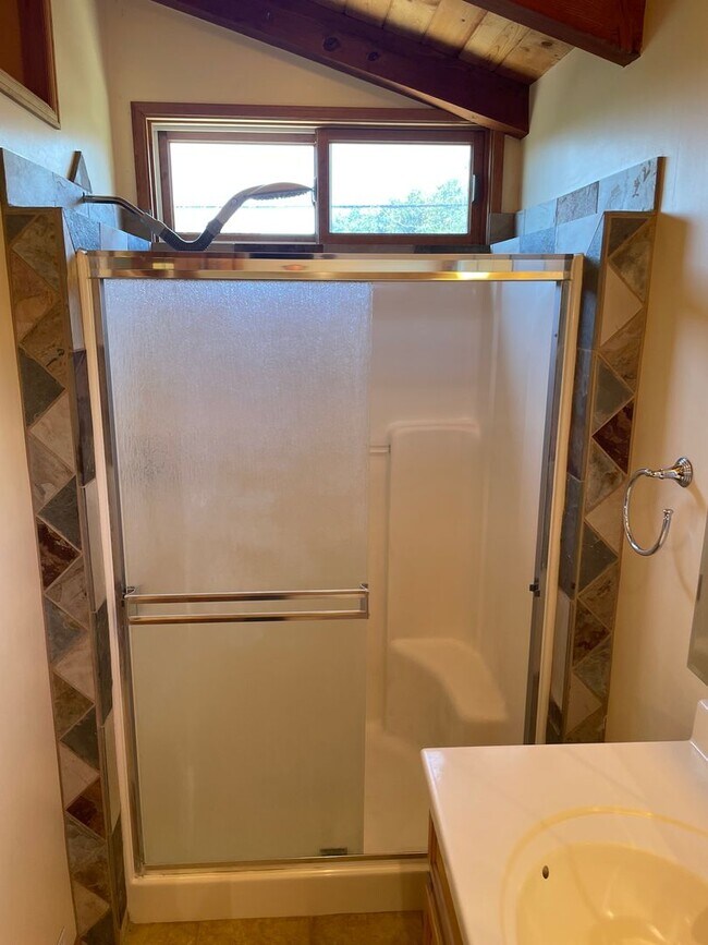 Building Photo - Spacious 4 Bedroom 4 Bath Ojai Home
