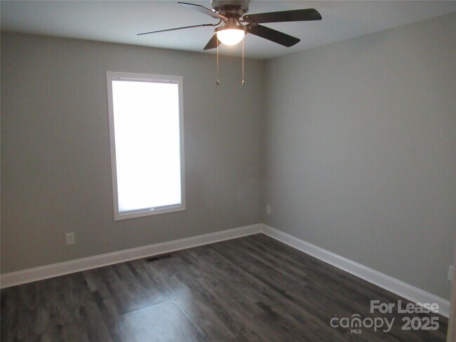 Building Photo - 604 Victory Grove Church Rd