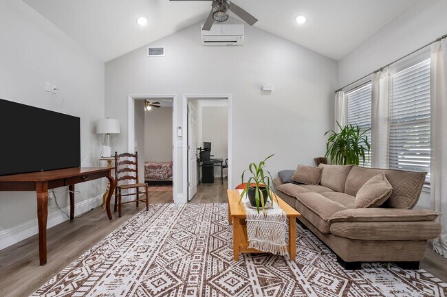 Building Photo - 15 Arapaho Trail