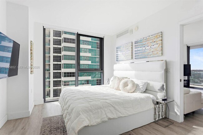 Building Photo - 121 NE 34th St