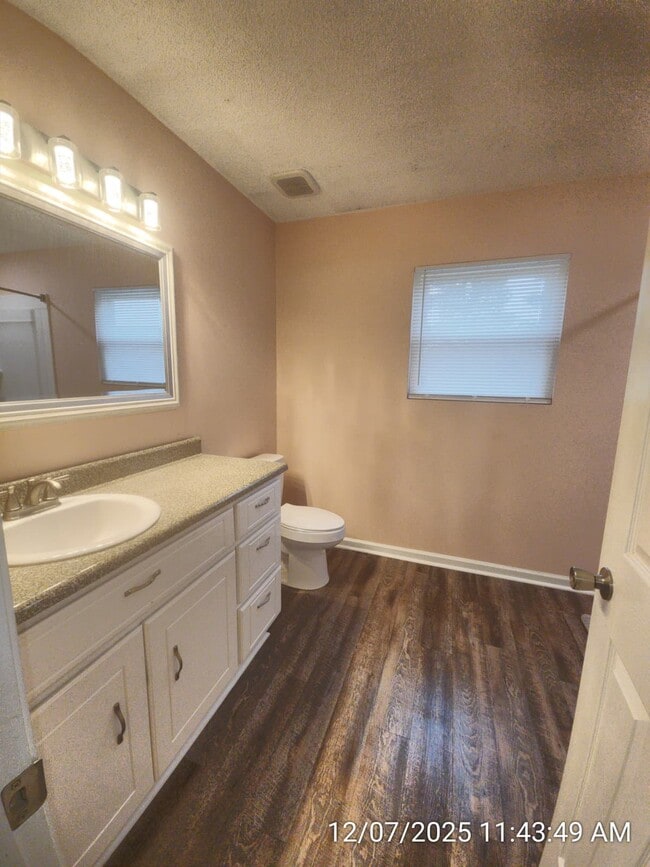 Building Photo - 323 Aubrey Ave