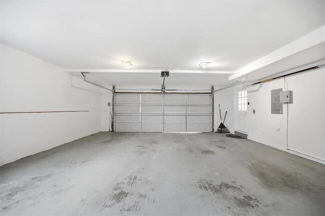 Building Photo - 530 Matterhorn Way