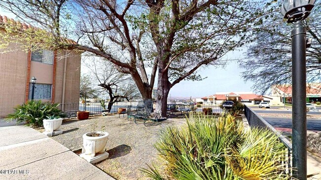 Building Photo - 252 Shadow Mountain Dr