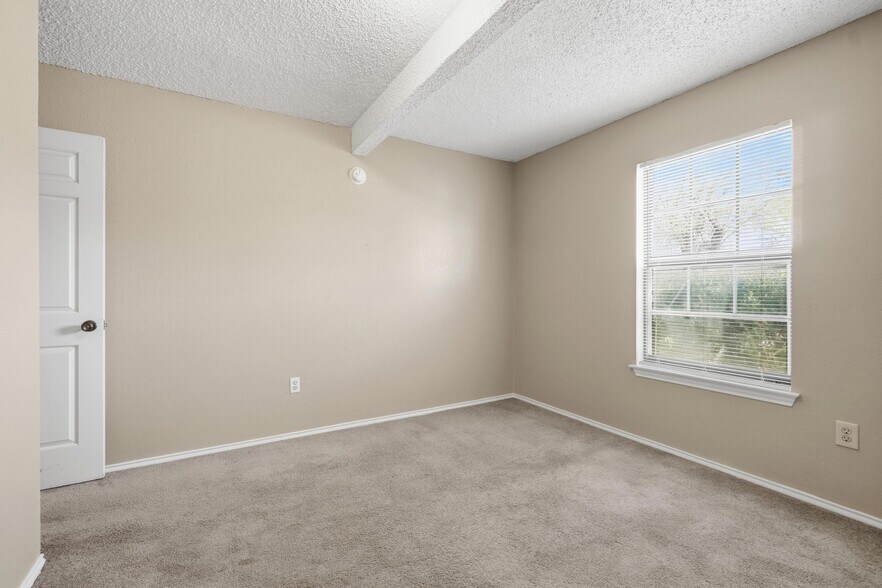 Building Photo - 246 Washington Blvd