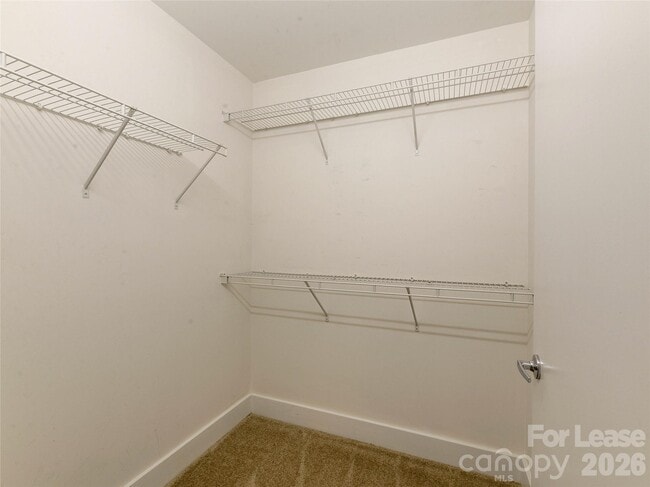 Building Photo - 505 E 6th St