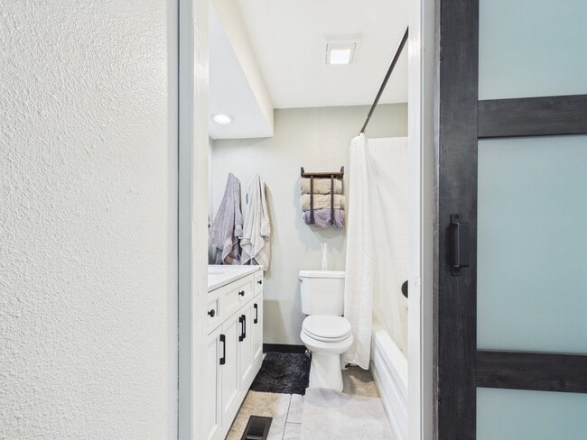 Building Photo - 313 N Oklahoma St