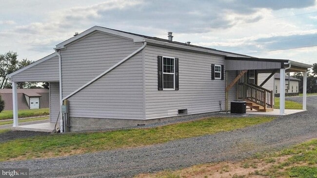 Building Photo - 510 School Rd