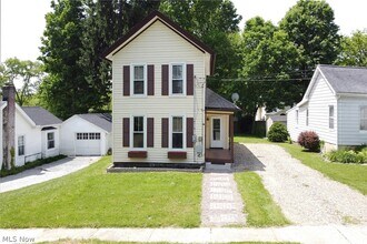 Building Photo - 8210 Maple Ave