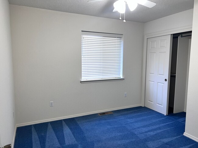 Building Photo - Gated community, 2 Br, 2.5 Ba w/ appliance...