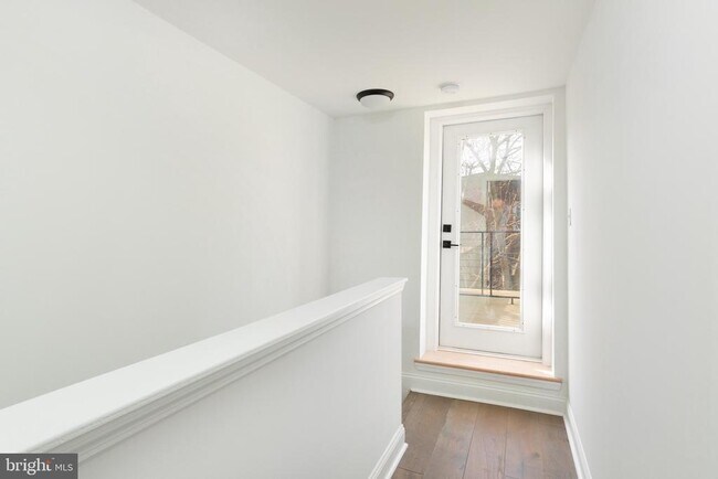 Building Photo - 1830 Montrose St