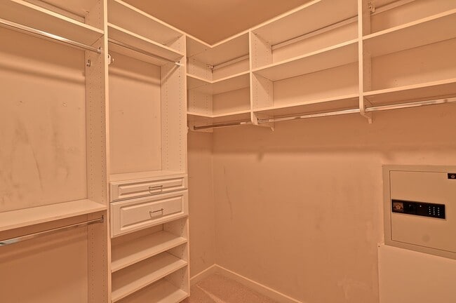 Building Photo - Mukilteo Golf Course View Condo – Modern C...