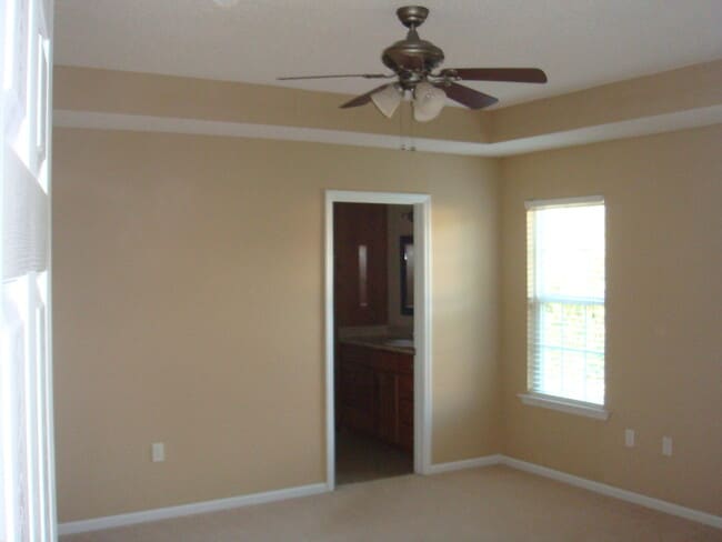 Building Photo - 496 Bryson Cir