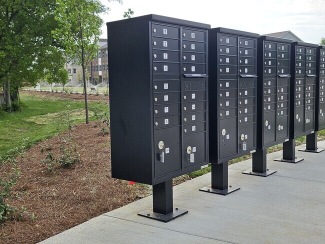 Building Photo - 128 Rosebush Ln