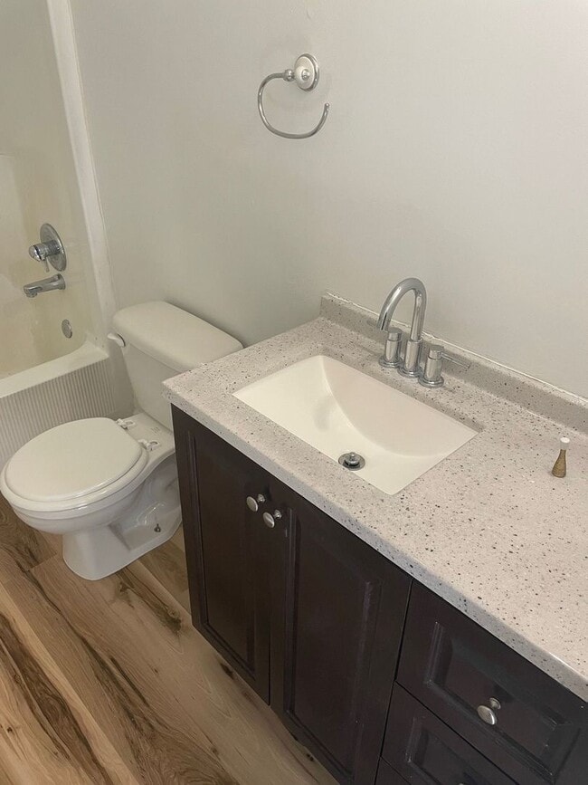 Building Photo - Charming 2-Bedroom Duplex in Kempsville, V...