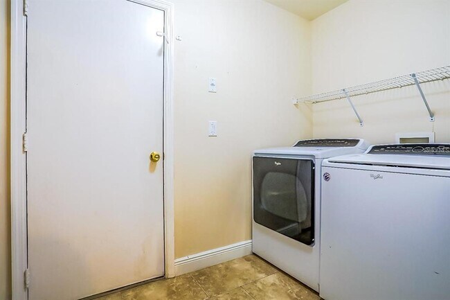 Building Photo - 3837 Lockridge Dr