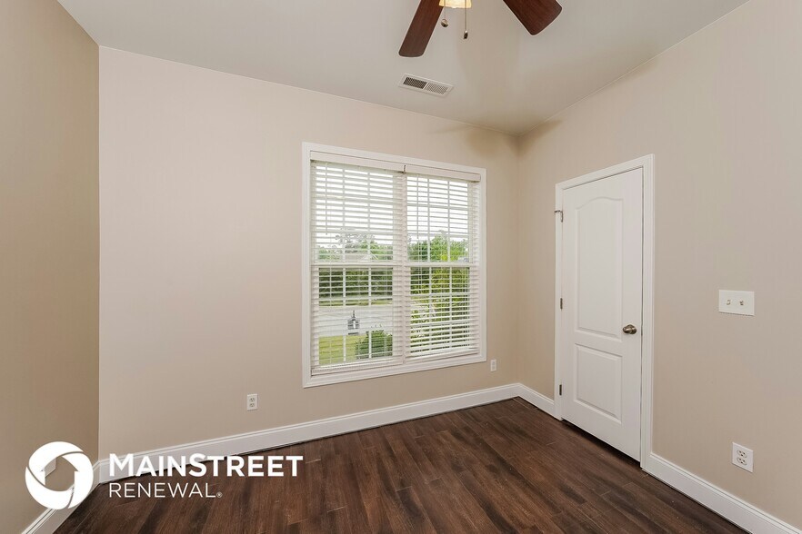 Building Photo - 4497 Canterbury St