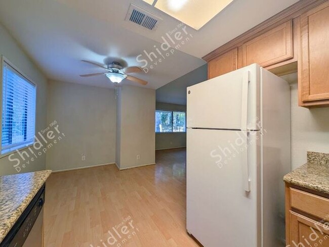 Building Photo - 2 Bed 1 Bath No one Above You