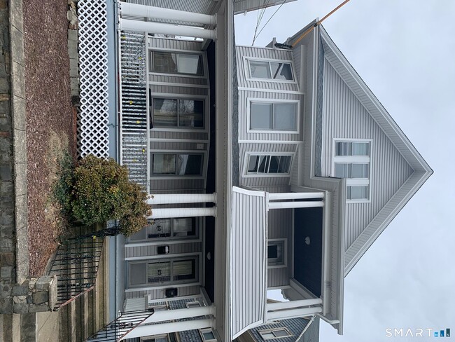 Building Photo - 123 Anson St