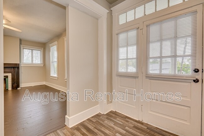 Building Photo - 107 4th St