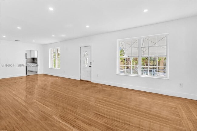 Building Photo - 511 SW 23rd Ave