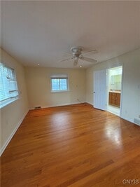 Building Photo - 215 Locksley Rd