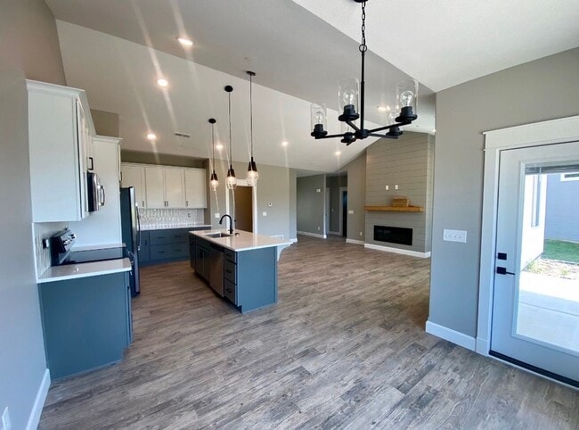 Building Photo - Modern Ranch Style Home in Quiet Neighborhood