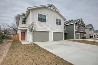 Building Photo - 2403 Lynwood Bnd