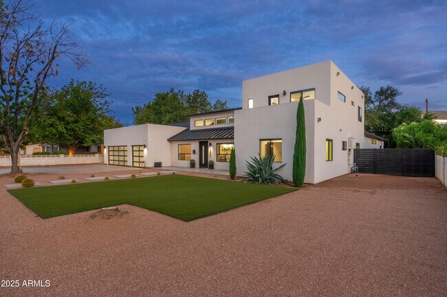 Building Photo - 4421 E Earll Dr