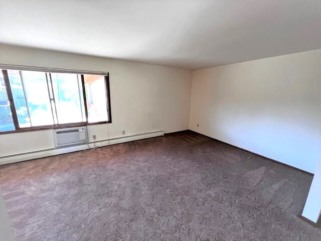 Roomy Living Rooms - 2606-2608 Ardsley Cir